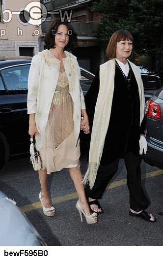 Antisocial, intellectual, plainly dressed and snarks like … daria: Asia and her mother Daria Nicolodi 2010 | Fashion, Women, Lady