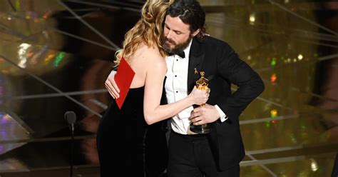 Casey Affleck Drops Out Of Oscars Ceremony Cbs Los Angeles