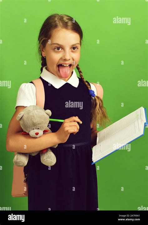 Mädchen Mit Zopf Zunge Fotos Und Bildmaterial In Hoher Auflösung Alamy