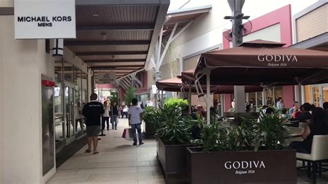While you are in genting, the place that most visitors hang out in is sky avenue. Genting Premium Outlet Malaysia - YouTube
