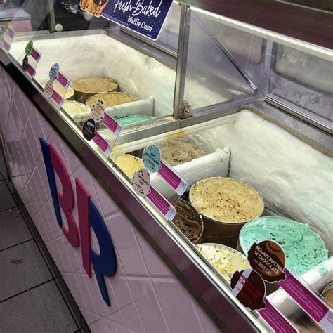 Baskin Robbins Ice Cream Parlor In Gilroy