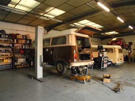 Pentru alte detalii despe acest canal intrati pe pagina. Remise en état d'un bus T2 importé. | Schmecko | Spécialiste VW aircooled