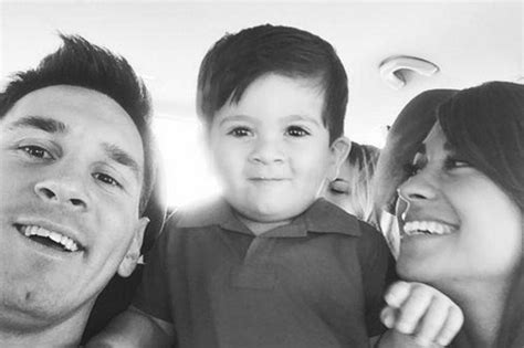 Leo Messi Y Antonella Con El Hijo De Ambos Thiago Lionel Messi