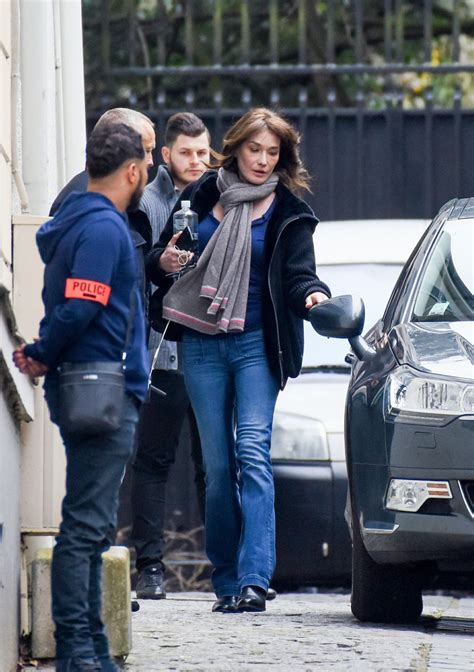 5 september at 11:09 ·. CARLA BRUNI-SARKOZY Leaves Her Home in Paris 03/23/2018 ...