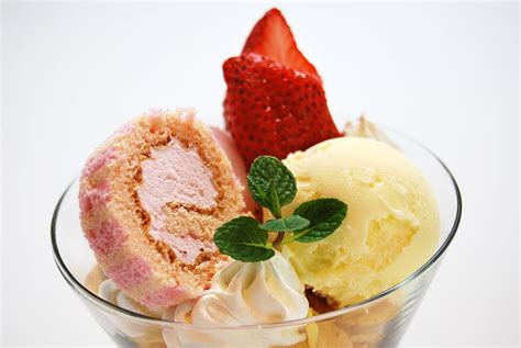 dessert sweet ice cream cake strawberry food delicious tasty cream pink pxfuel