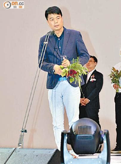 作詞：小美 作曲：雷頌德編曲：雷頌德追尋 又繼續追尋 夢裡的影子終可接近可能 又似沒可能 為了她只好一等再等因 心中約誓 曾互送上 不死約誓這 相戀約誓情路我和你圍困我和你圍困 要浪漫到底曾主宰 我的夢 曾主宰 我生命曾主宰 我心火燙火燙的眼睛純真怎會消逝 純真怎會虛偽純真. 郭富城《踏血寻梅》韩国富川电影节获三奖_电影频道_映象网