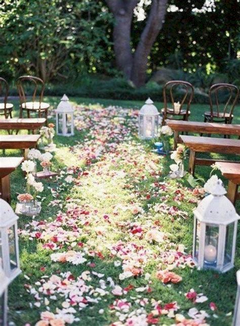 32 Beauty Sweet And Romantic Backyard Wedding Decor Ideas Page 22 Of 34
