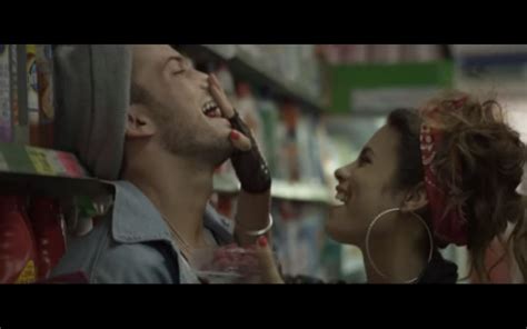No final, os dois trocaram beijos e abraços para delírio dos fãs. David Carreira e Carolina Loureiro Casal está mais ...