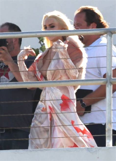 Lindsay Lohan Topless Photoshoot Candids In Miami Pareshshah