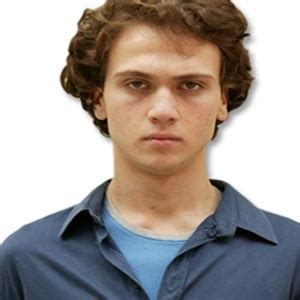 He has appeared in many famous drama serials one of the best is hurum sultan in which he plays a role of the prince. Aras Bulut İynemli haberleri ve Aras Bulut İynemli ...