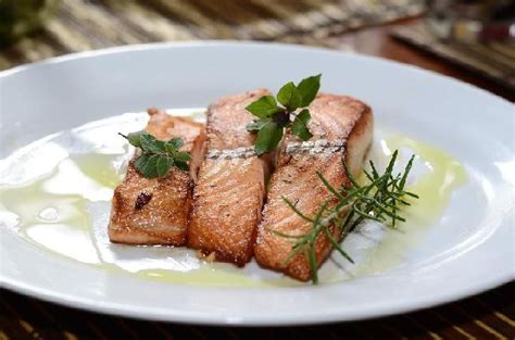 Hoe kun je een moot zalm perfect bakken
