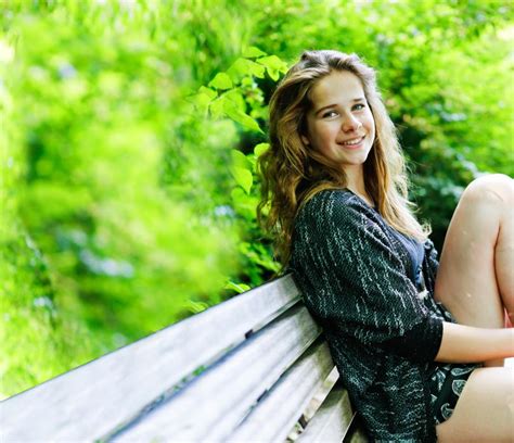 She represented belgium in the eurovision song contest 2016 with the song what's the pressure. Tweede single voor Laura uit 'The Voice' - Gazet van Antwerpen