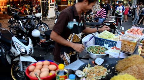Every dish is served with exquisite crockery and fine cutlery made with tradition in mind. How to Make Pad Thai - A Street Vendor from Bangkok Does ...