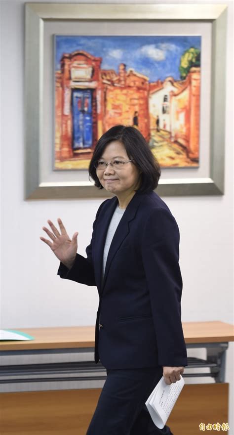 Jun 18, 2021 · 幕僚劉宥彤今天(18日) 指出，郭台銘已準備好向蔡總統報告，希望盡快確定時間。郭台銘也在自己的臉書下方留言，「保證絕對不會有什麼中國台灣，合約的署名可以公諸於世」。 形容自己「每日憂慮，夜不成眠」的郭台銘，今上午在臉書貼文正式提出：希望面見蔡總統報告，因為他相信蔡總統才是. 媒體問郭台銘見川普 蔡總統笑而未答 - 政治 - 自由時報電子報