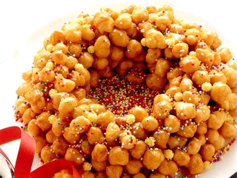 Vengono preparati anche per carnevale. Carnevale: i dolci tipici in Italia tra chiacchiere ...