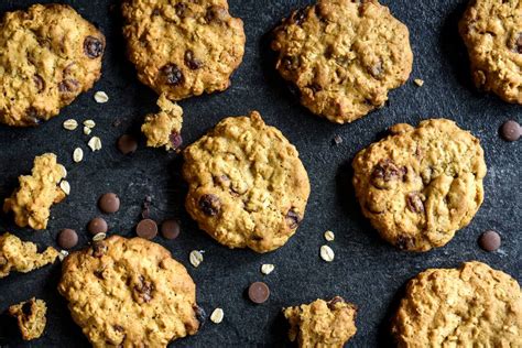 This is the best oatmeal cookie recipe i've had yet. Low-Calorie Chocolate Chip Oatmeal Cookies Recipe