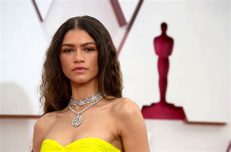 In The Challengers Trailer Zendaya Turns A Threesome Into A Sports Romcom