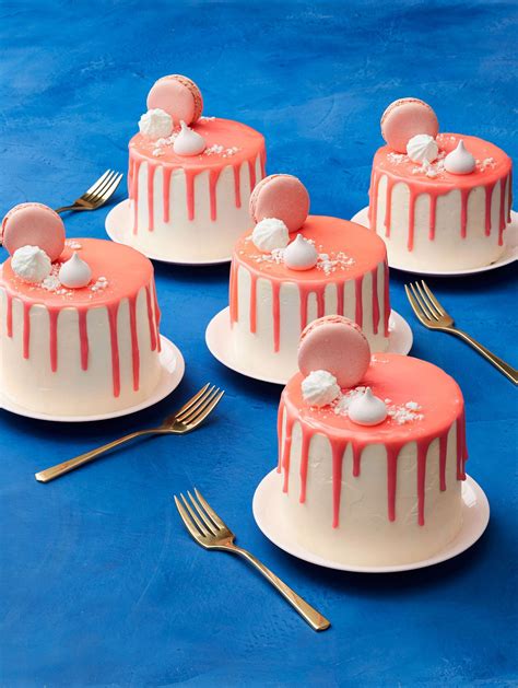 47 Small Wedding Cakes With A Big Presence Tiny Cakes Mini Cakes