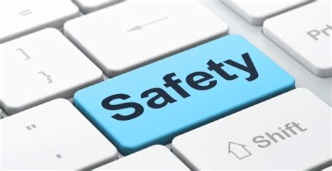 Tips Sehat Dan Aman Saat Menggunakan Internet