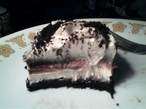 Layered oreo pudding dessertseeded at the table. Oreo pudding layer cake... mmmmm got the recipe from here ...