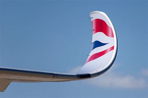 Why Do Boeing 787 Wings Curve So Much At Take Off Simple Flying