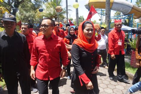 Pekeliling perkhidmatan bilangan 10 tahun 2002. Kampanye Bareng Puti, Azwar Anas Cuti Sehari