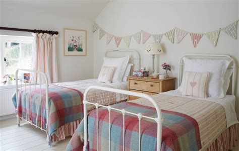 Детская комната с 2 кроватями фото