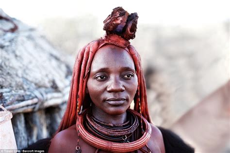 Namibias Himba Tribe Pictured In Stunning Images Daily Mail Online
