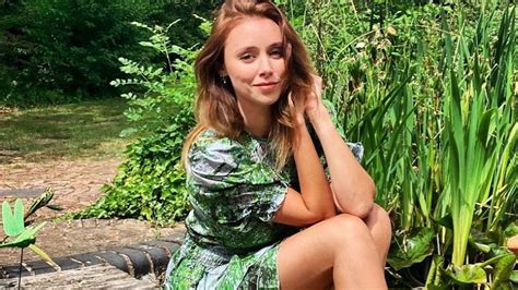 Una Healy Shows Off Flawless Physique In Sizzling Bikini Selfie Hello