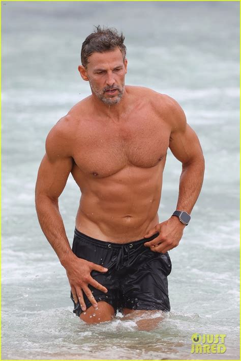 Australia S First Bachelor Tim Robards Looks So Fit At See New Shirtless Photos Photo