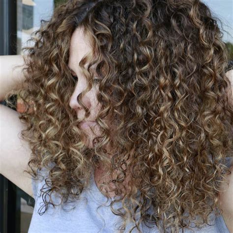 Balayage For Curly Hair How To Achieve A Brighter Look Mirella