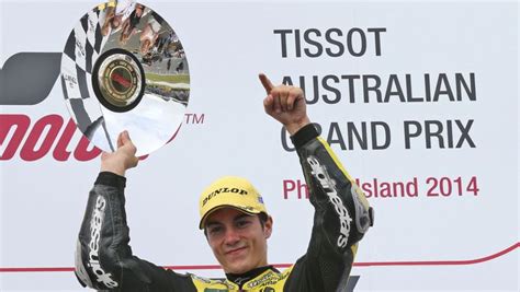 Dopo un venerdì disastroso, l'inglese è riuscito a conquistare un'ottima seconda posizione nelle qualifiche. Vinales (Kalex) wint in Moto2, Siméon wordt negende | Auto ...