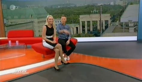 Especially in poland the youth are deeply divided. Aline Abboud bei 'heute Xpress' im ZDF am 19.07.2017 ...