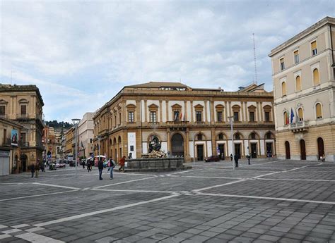 Guarda 1 foto di 4 visitatori su casa dello studente. Al Consorzio universitario di Caltanissetta apre la Casa ...