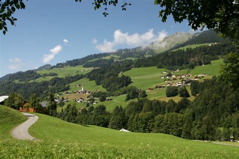 Our knowledgeable work force can perform a variety jobs. Sonntag (Vorarlberg)