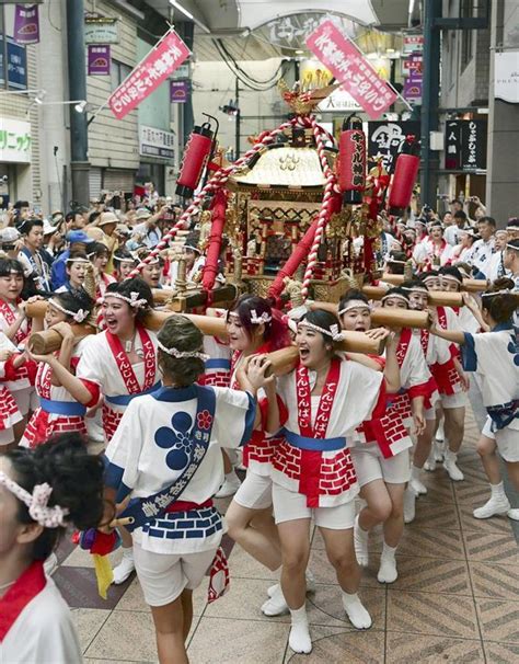 夏本番ギャルみこし 大阪・天神祭を前に 読んで見フォト 産経フォト