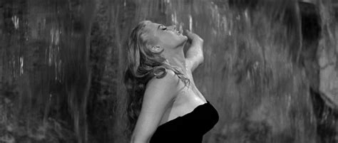 Nackte Anita Ekberg In Das Süße Leben