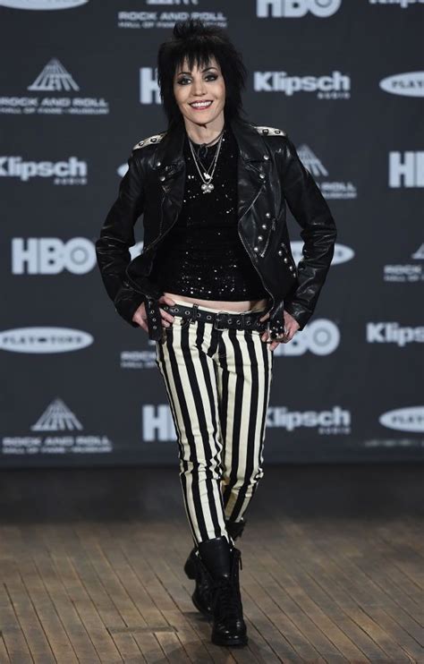 Joan Jett Proves That Sticking With Your Signature Style Just Works With Images Hipster