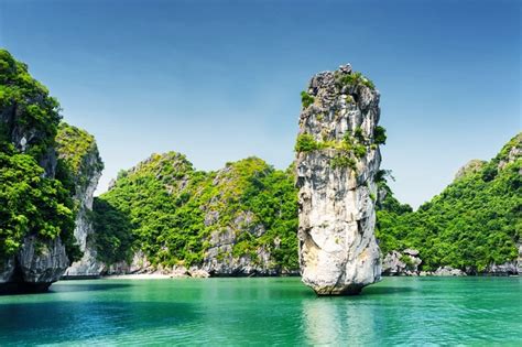 Vịnh hạ long) ist ein rund 1.500 km² großes gebiet im golf von tonkin, im norden vietnams. Halong Bucht: Sehenswürdigkeiten und Aktivitäten | Vietnam ...