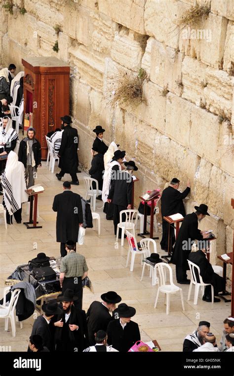Geografía Viajes Israel Jerusalén Orando Creyente Judío En El Muro