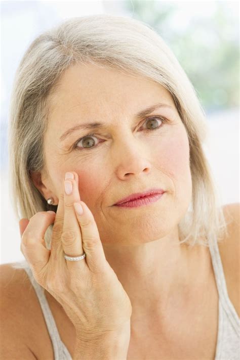 10 makeup tips for women over 40 to achieve a smooth fresh look makeup tips for older women