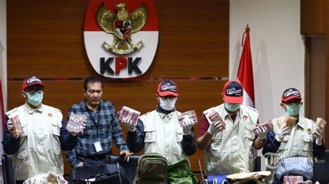 Beasiswa afirmasi terdiri dari beasiswa daerah tertinggal; KPK Telah Selamatkan Uang Negara Rp 500 Miliar Sepanjang ...