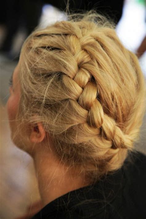 Coiffures Avec Une Tresse Collée Apprenez Comment Les Faire