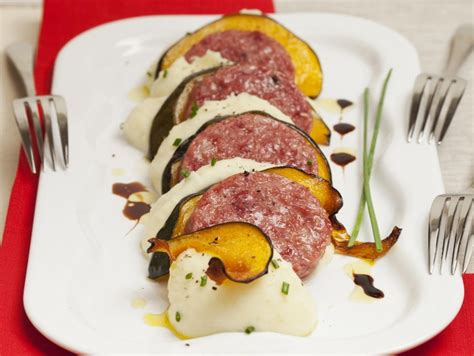 Dalla versione più classica con le lenticchie, passando per il cotechino in crosta, il cotechino dentro il flan, fino ai bicchierini più eleganti e perfetti. Cotechino con la zucca ricetta - Donna Moderna