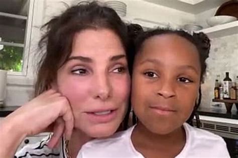 Her photographer boyfriend, bryan randall, also lives with them. Sandra Bullock's Daughter Laila Appears on Video to Say ...