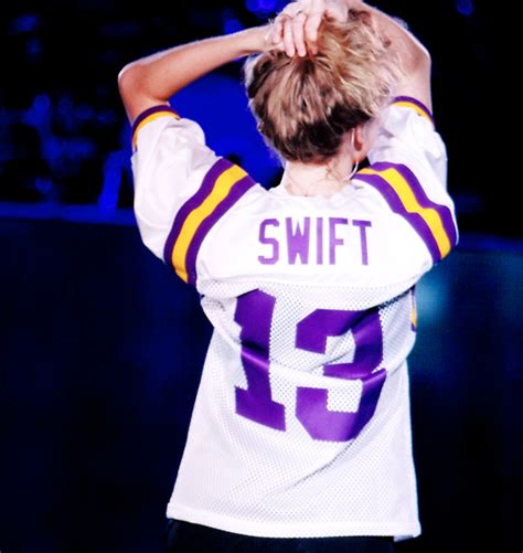 Fearless Tour 2011 Taylor In A Vikings Jersey Taylor Swift Fearless