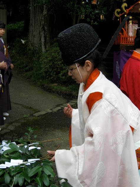 Shinto Priests And Shrine Maidens How To Become A Shinto Priest