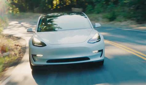 Tesla Rolls Out Safety Feature To Keep Drivers In Their Lane Tesla