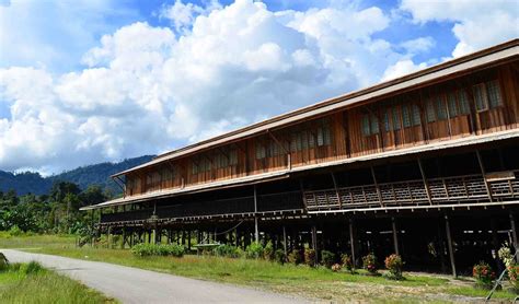 √ Rumah Adat Kalimantan Barat Ciri Khasnya Gambar Lengkap