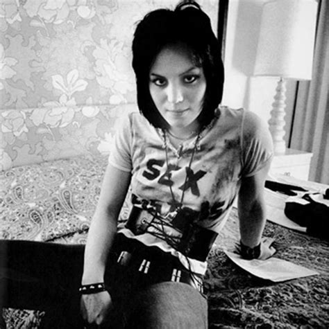 29 Pictures Of Young Joan Jett Joan Jett Female Musicians Rock And Roll